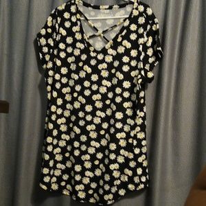 Final Price!!! Women's Daisy Print Top